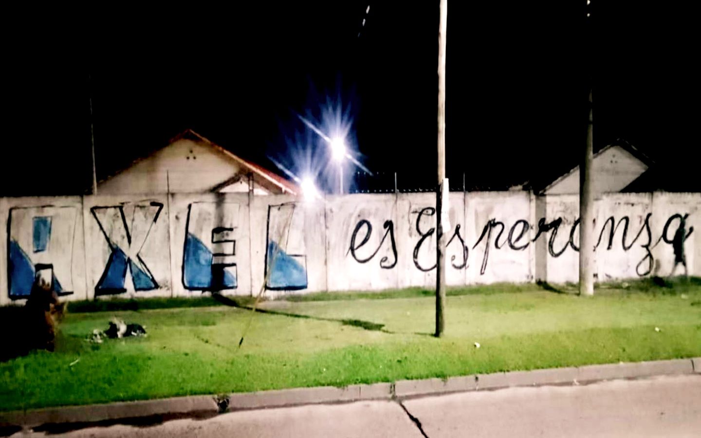Imagen secundaria de  Pintadas en apoyo a Axel en toda la Provincia de Buenos Aires y CABA